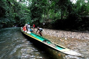 Lubok Kasai Lodge - longboat