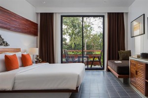 Lynnaya Urban River Resort