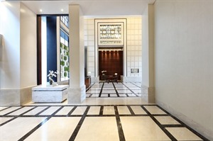 Makati Diamond Residences, Lobby