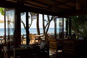 Mango Bay Resort - On The Rocks Restaurant