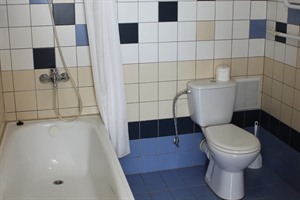 Moskva Hotel - Bathroom