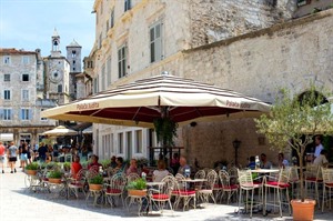 Cafe on Narodni Trg, in front of Palace Judita Hotel