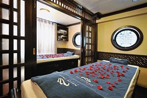Paradise Luxury Cruise - Spa treatment room