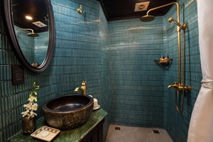 Prince Junk Cruise, Halong Bay - Bathroom