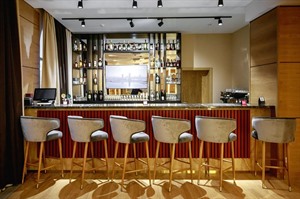 Ramada by Wyndham Hotel, Bar