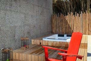 Jacuzzi at Santa Barbara Eco Beach Resort