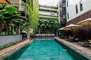 The Aviary Hotel, Pool