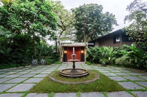 The Henry Resort Dumaguete, Entrance