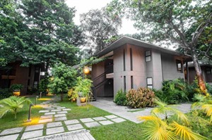 The Henry Resort Dumaguete, Grounds