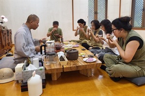 The Lotus Lantern International Meditation Center (Temple Stay)