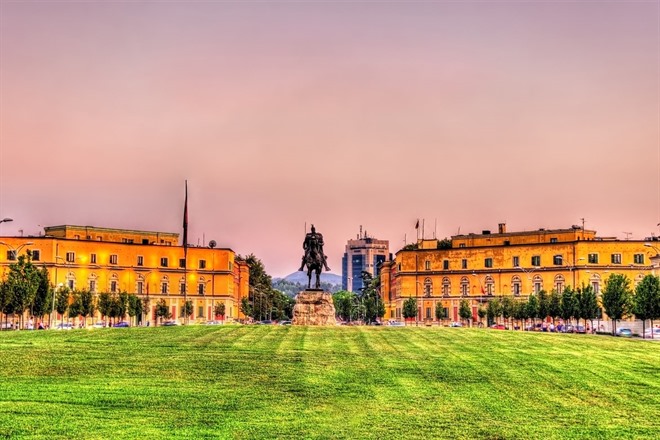 Skanderbeg Square, Tirana