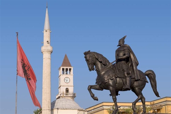 Statue of Skanderbeg, Tirana