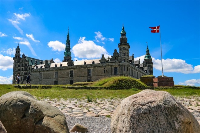 CASTLE AND VIKING HERITAGE TOUR