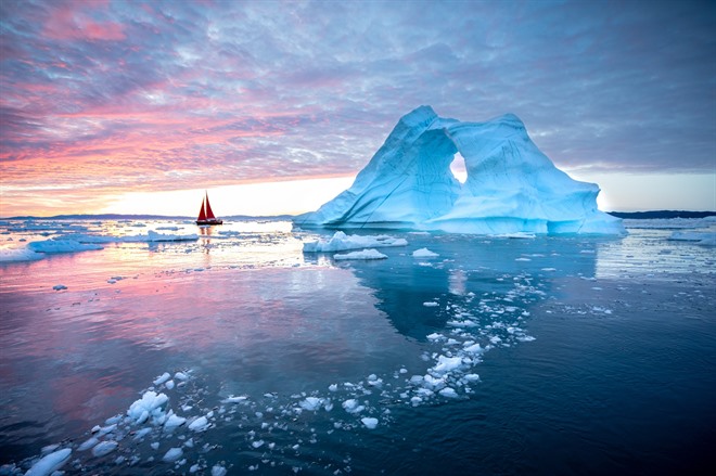 Cruising amidst icebergs