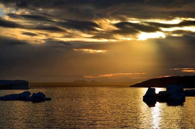 Midnight sun over Disko bay