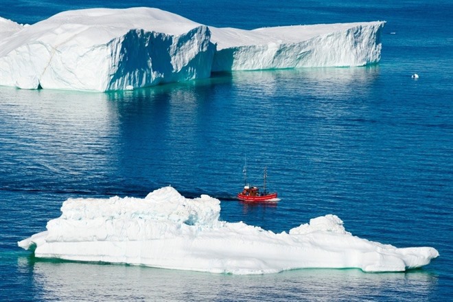 Boat approaching Ilulissat