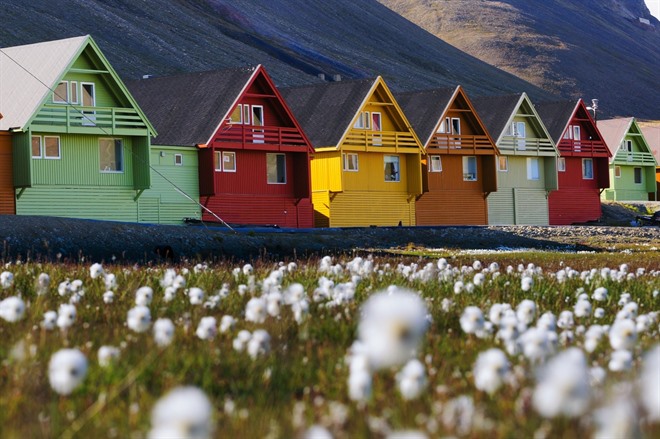 FLY TO LONGYEARBYEN