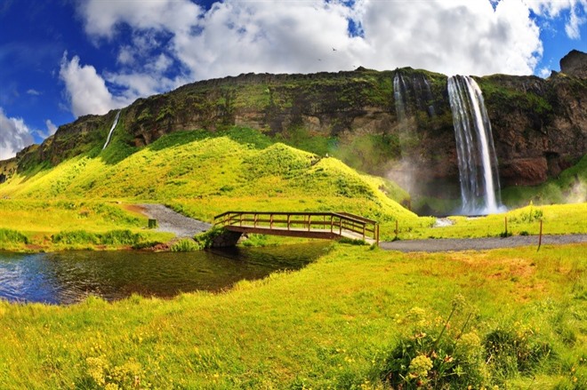 Seljalandsfoss waterfall - Iceland