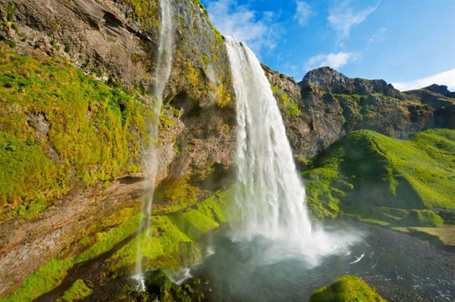 Seljalandsfoss waterfall - Iceland