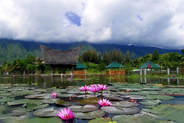 SAMOSIR ISLAND (LAKE TOBA)