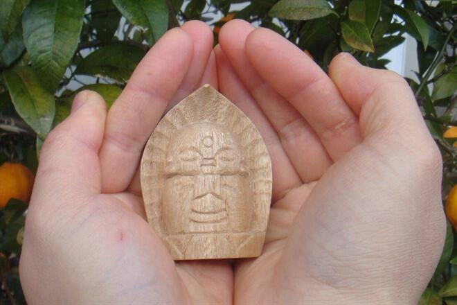 Buddhist wood carving experience