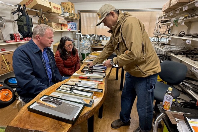Knife Sharpening ©mtfujisatoyamavacation&ecotours