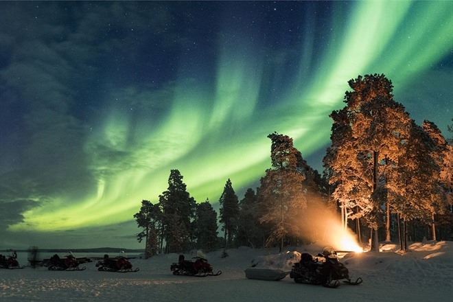 Aurora snowmobiling - Lapland