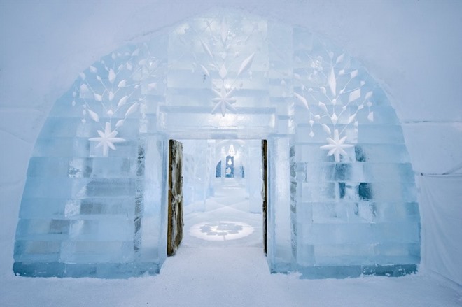 TRANSFER TO THE ICEHOTEL