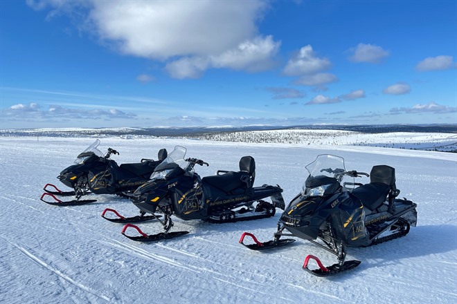 Snowmobile adventure - Lapland