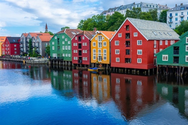 FLY TO TRONDHEIM