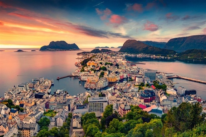 ESSENTIAL GEIRANGERFJORD