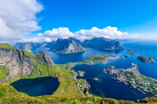 ENJOY THE LOFOTEN ISLANDS