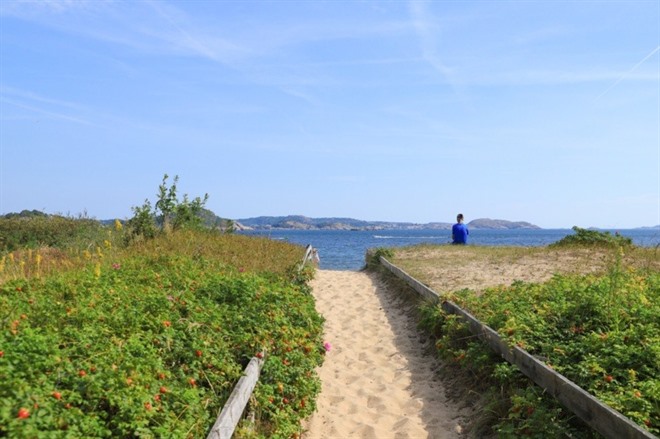 VISIT SJOSANDEN BEACH