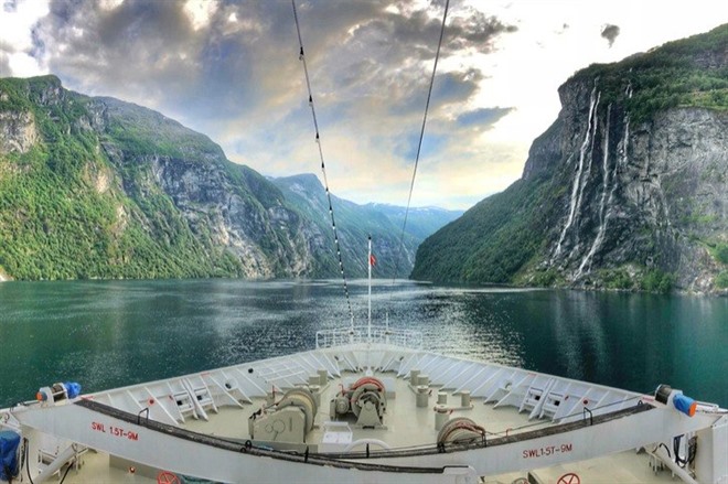 COASTAL CRUISE TO BERGEN