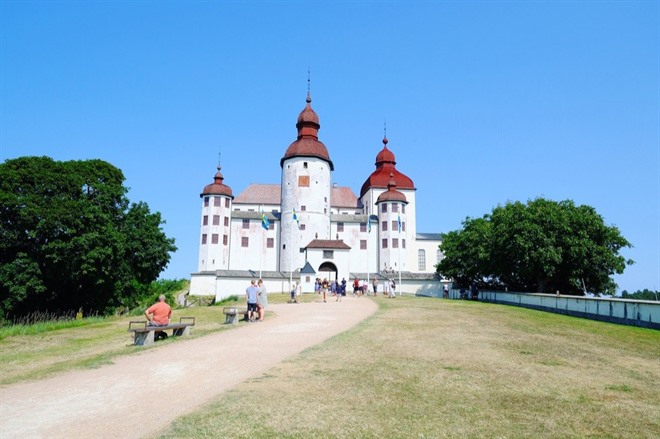 BUS FROM LIDKOPING TO LACKO SLOTT