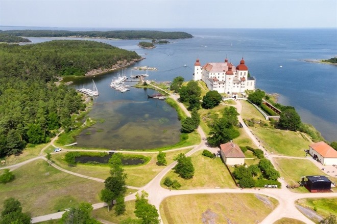EXPLORE LACKO CASTLE