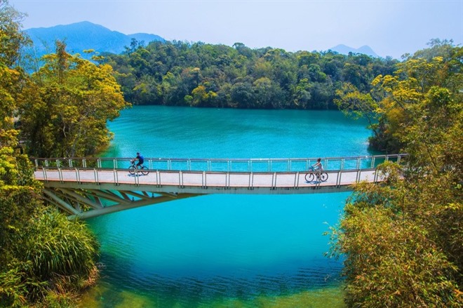 ALISHAN TO SUN MOON LAKE