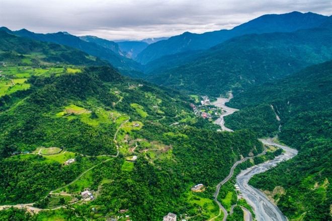 ALISHAN TO SUN MOON LAKE