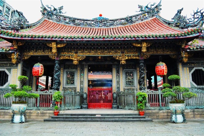 Longshan Temple