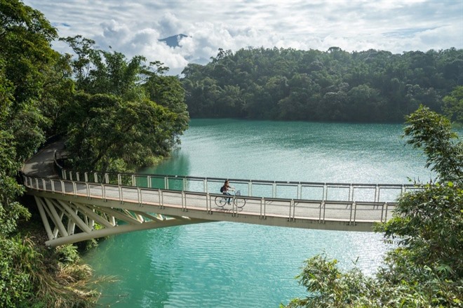 Cycling at Sun Moon Lake