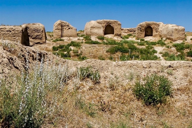 KHOJAND TO PENJIKENT VIA ISTARAFSHAN