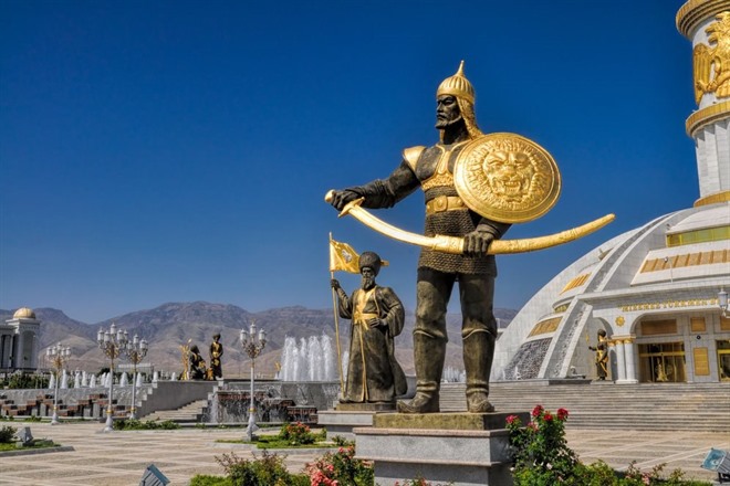 Monumnet of Independence in Ashgabat