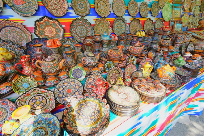 Colorful plates and pots at Chorsu bazaar, Tashkent