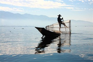 Leg-rowing fisherman on Inle Lake