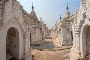 Kuthodaw Pagoda, Mandalay