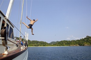Mergui Archipelago - jumping off the yacht