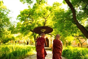 Novice monks, Dhala