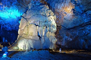 Kumistavi Cave