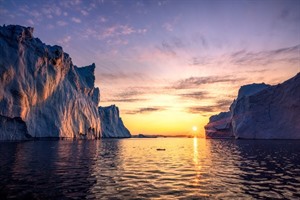 Icebergs Midnight sun