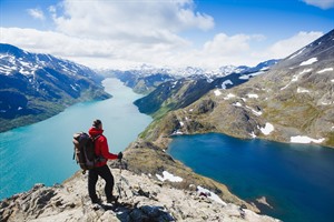 Hiking in Naeroyfjord